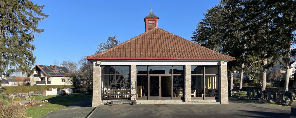 Trauerhalle auf dem Friedhof Groß-Karben