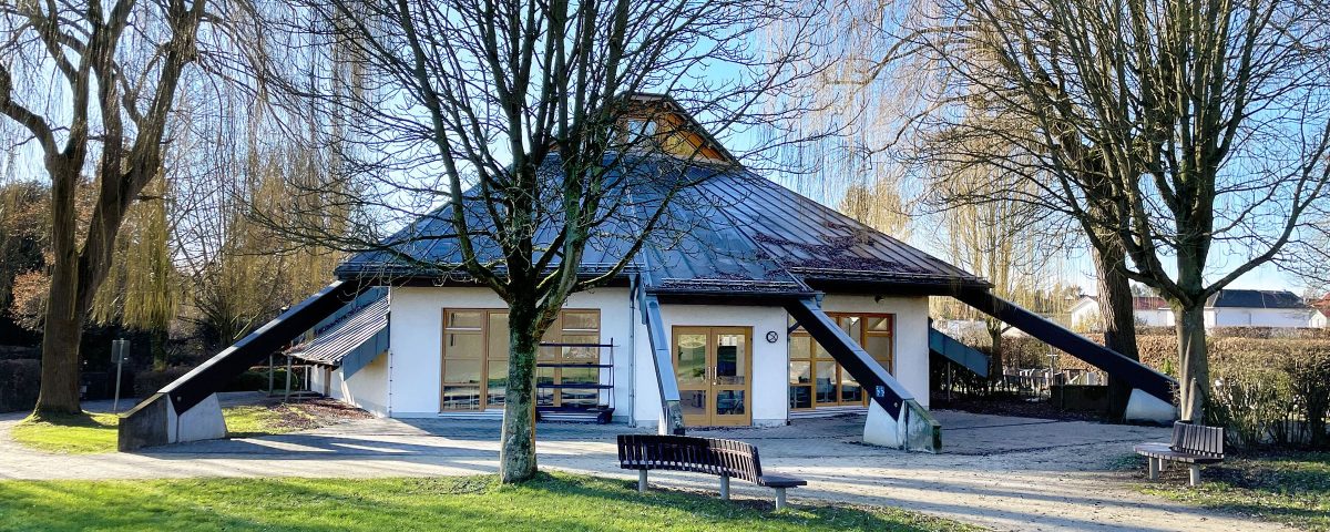 Trauerhalle auf dem Friedhof Petterweil